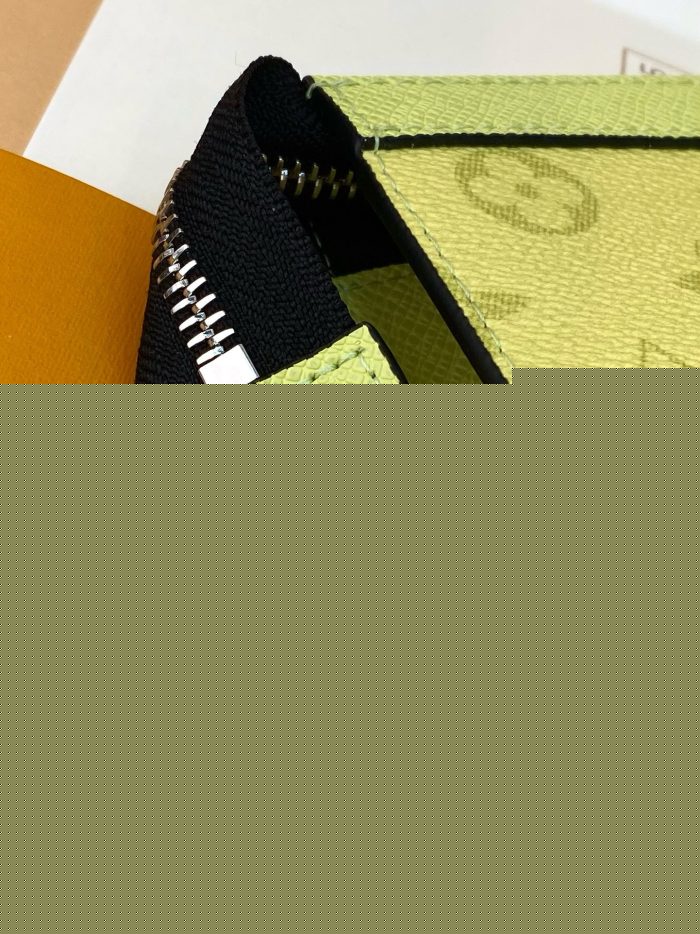 POCHETTE VOYAGE LOUIS VUITTON JAUNE