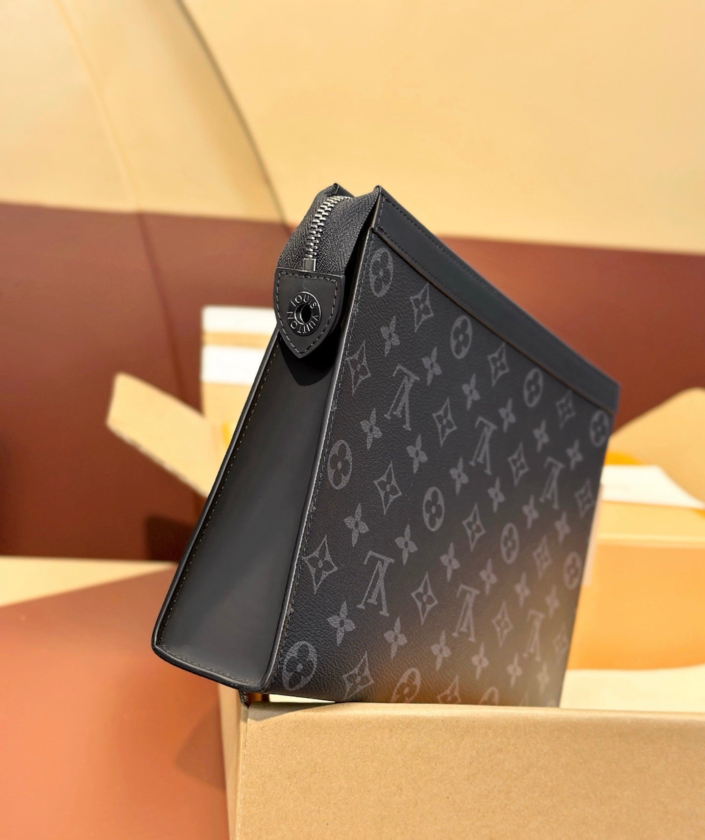 POCHETTE VOYAGE LOUIS VUITTON GRIS