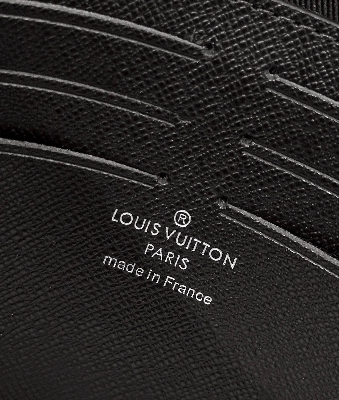 POCHETTE VOYAGE LOUIS VUITTON GRIS