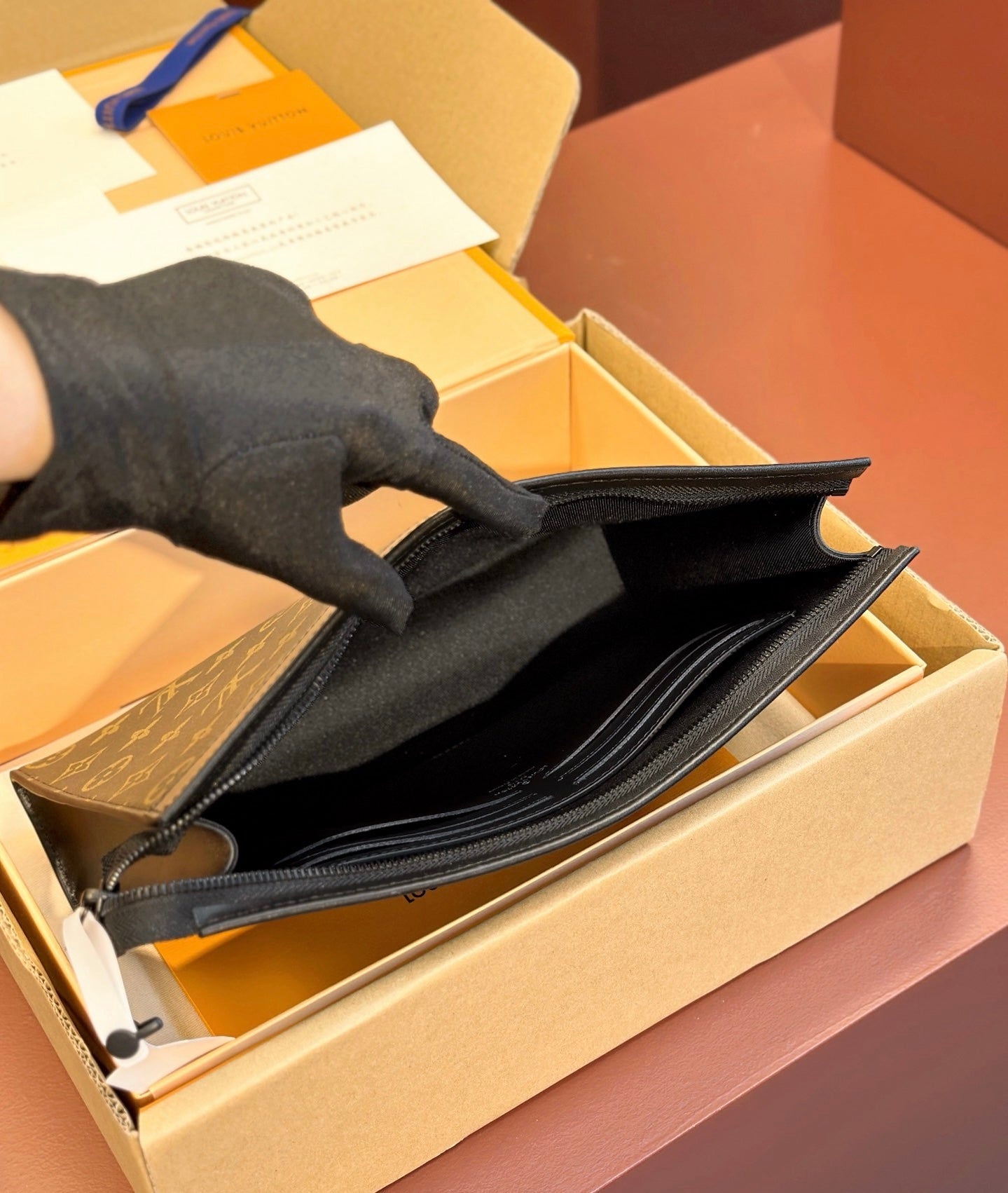 POCHETTE VOYAGE LOUIS VUITTON MARRON