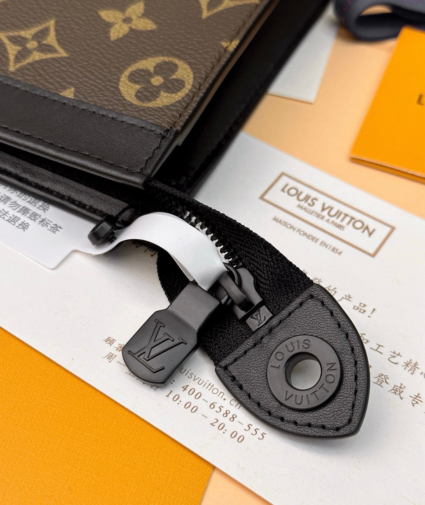 POCHETTE VOYAGE LOUIS VUITTON MARRON