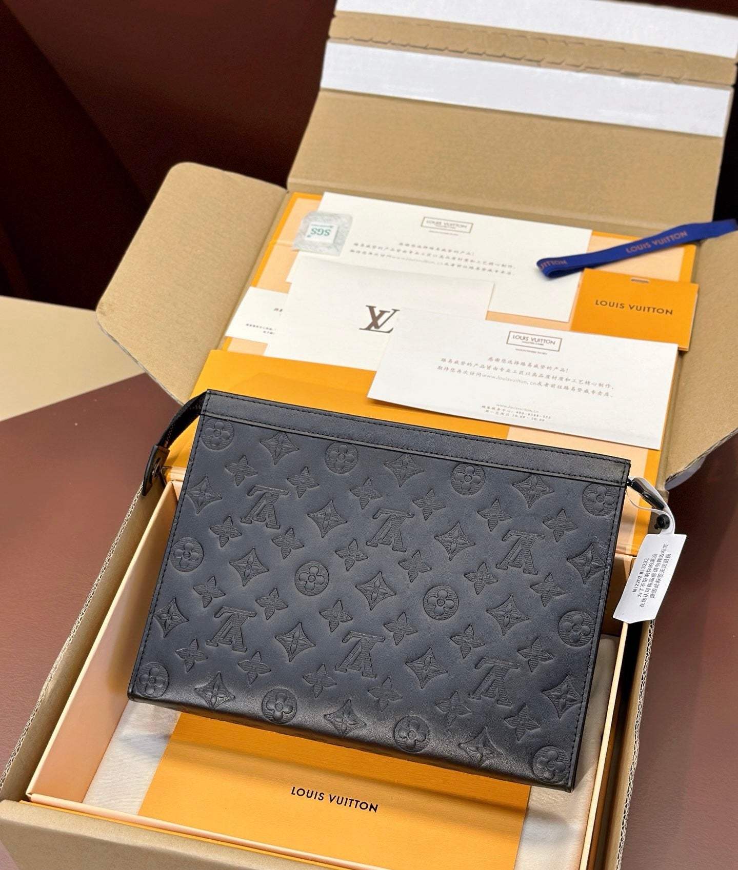 POCHETTE VOYAGE LOUIS VUITTON BLACK SHADOW
