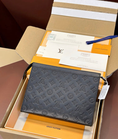 POCHETTE VOYAGE LOUIS VUITTON BLACK SHADOW