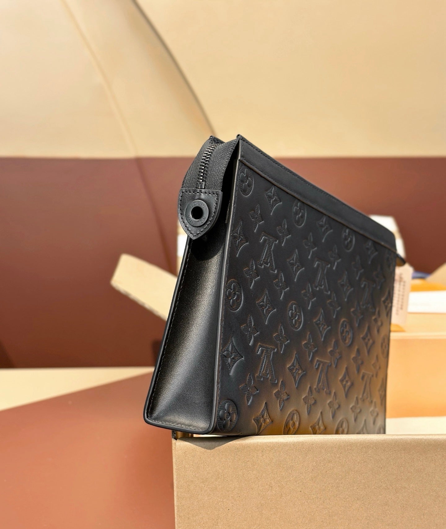 POCHETTE VOYAGE LOUIS VUITTON BLACK SHADOW