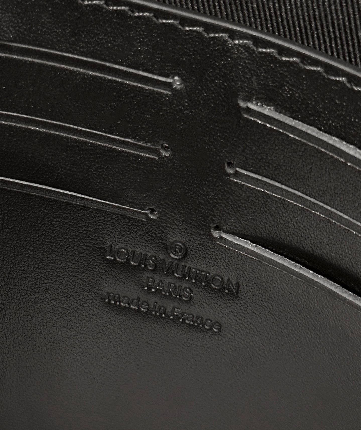 POCHETTE VOYAGE LOUIS VUITTON BLACK SHADOW