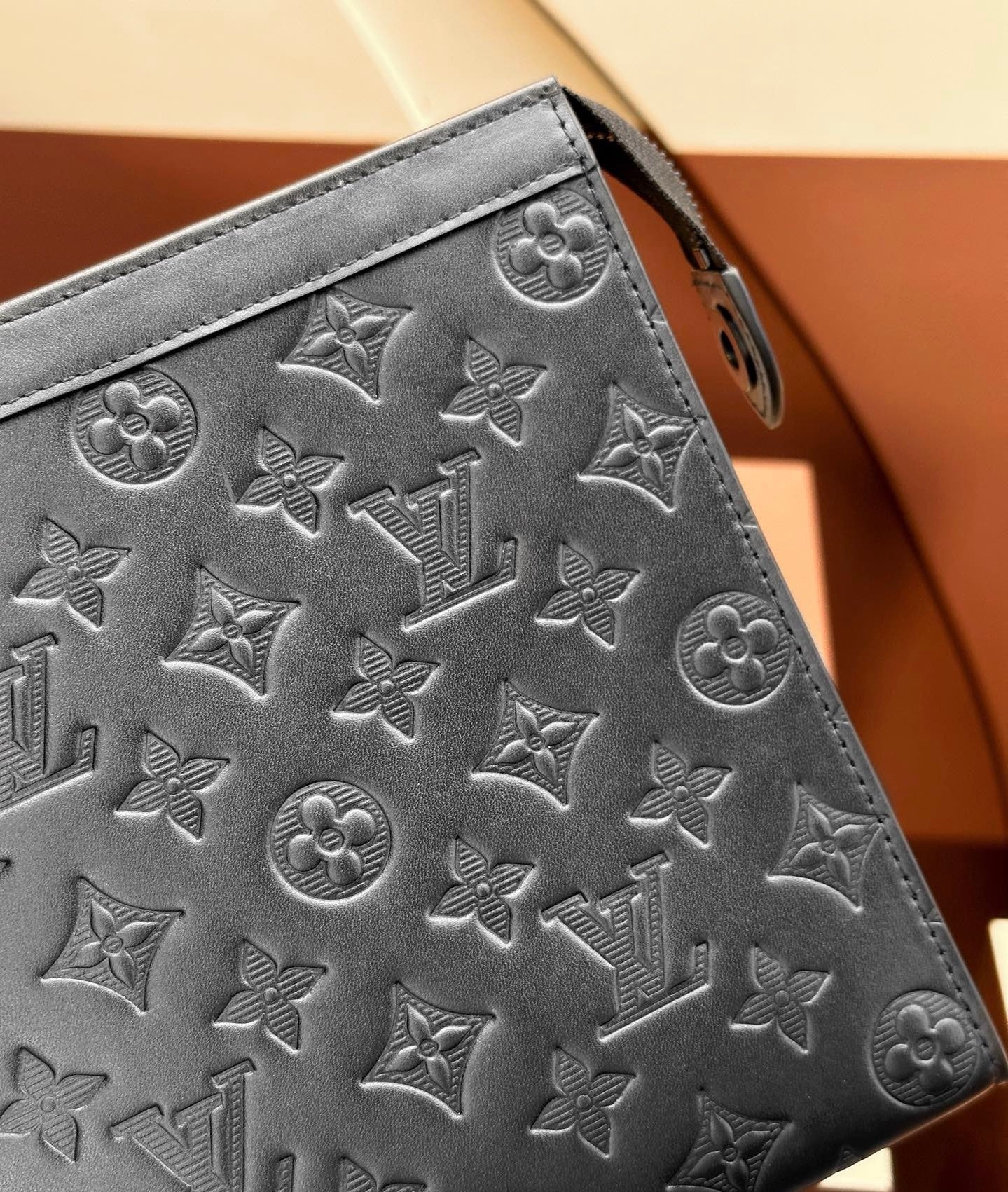 POCHETTE VOYAGE LOUIS VUITTON BLACK SHADOW