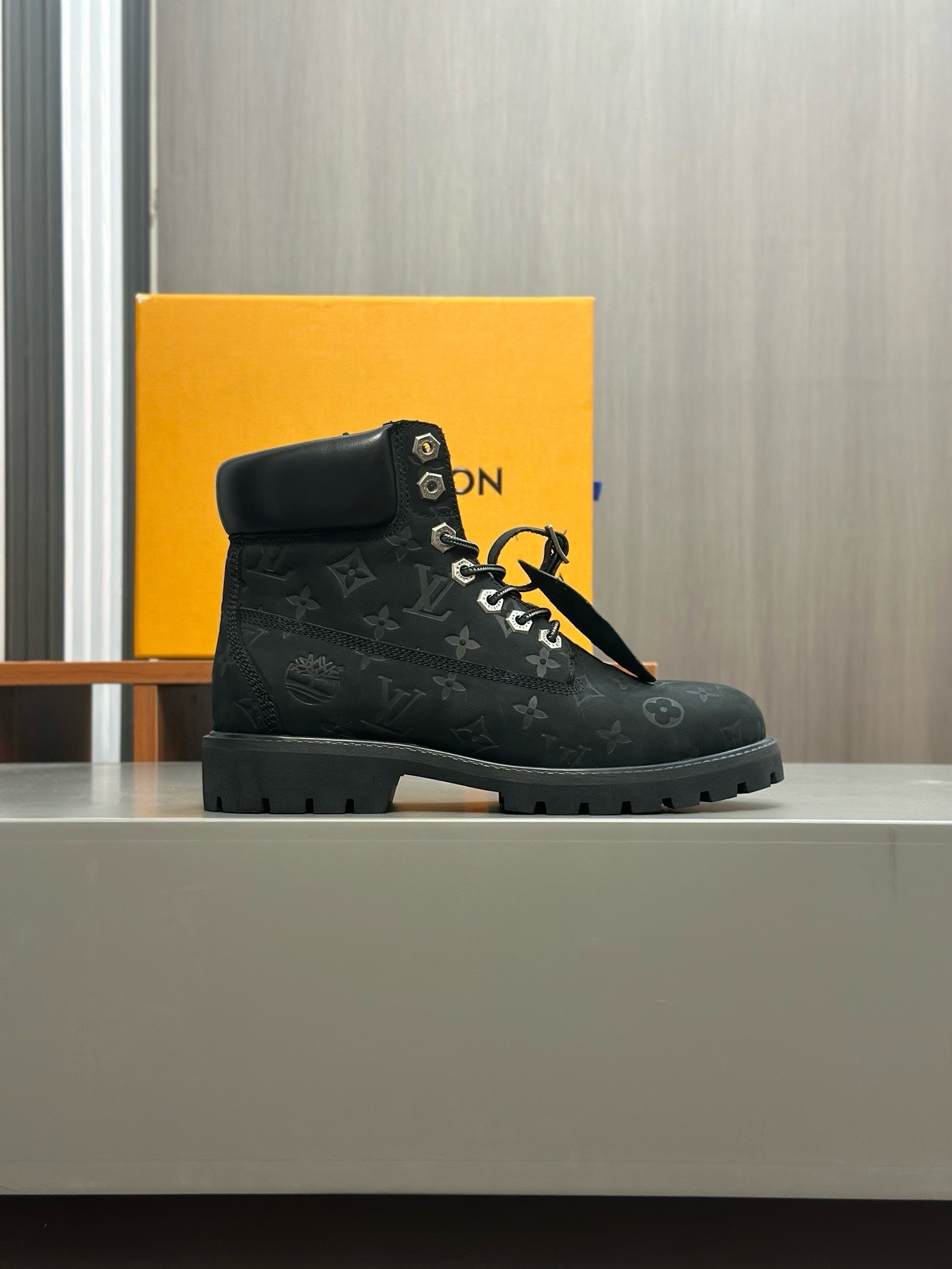 LOUIS VUITTON X TIMBERLAND