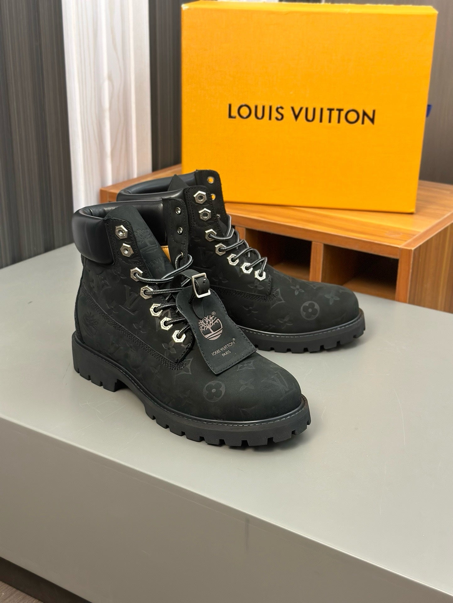 LOUIS VUITTON X TIMBERLAND