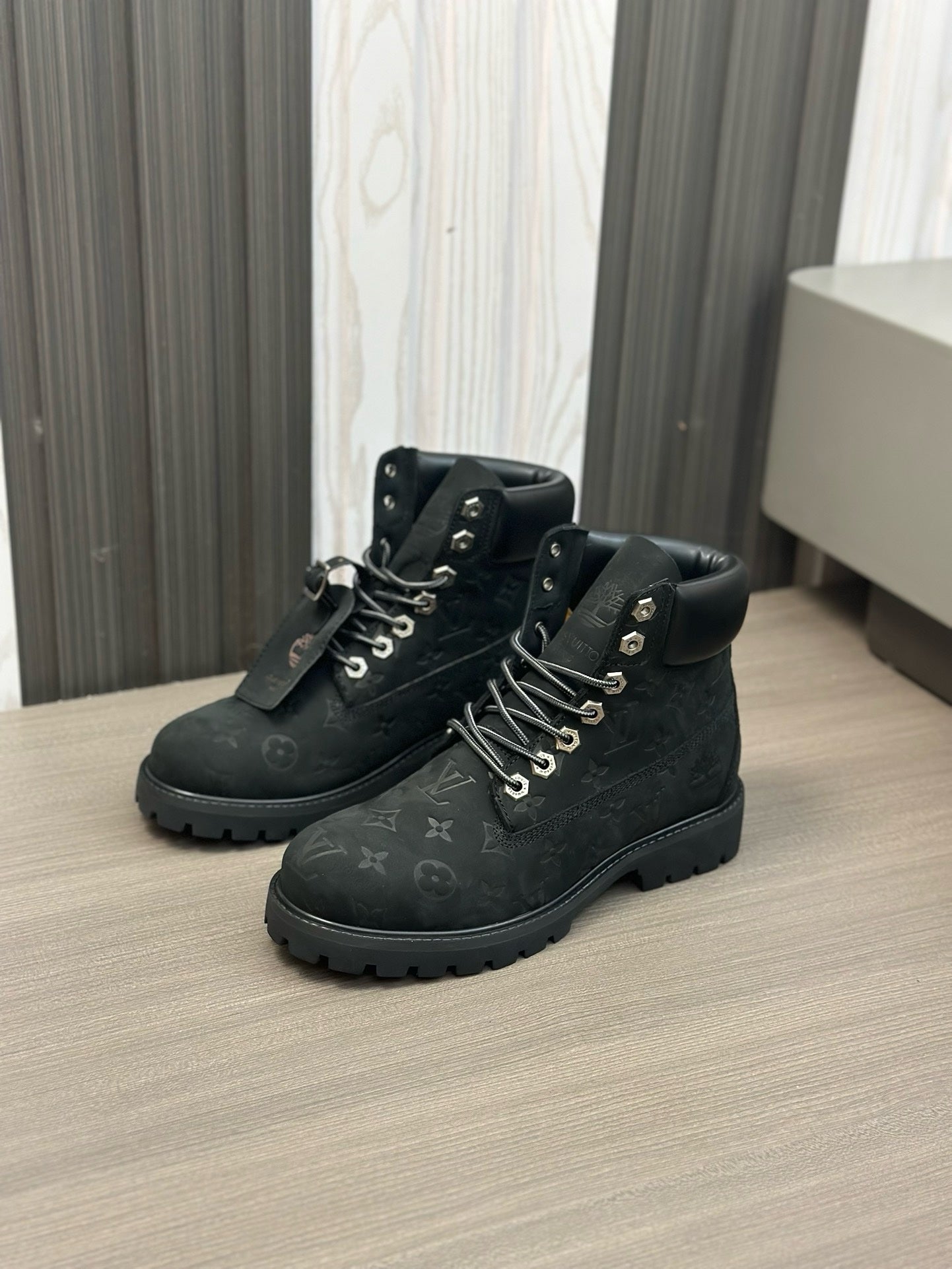 LOUIS VUITTON X TIMBERLAND