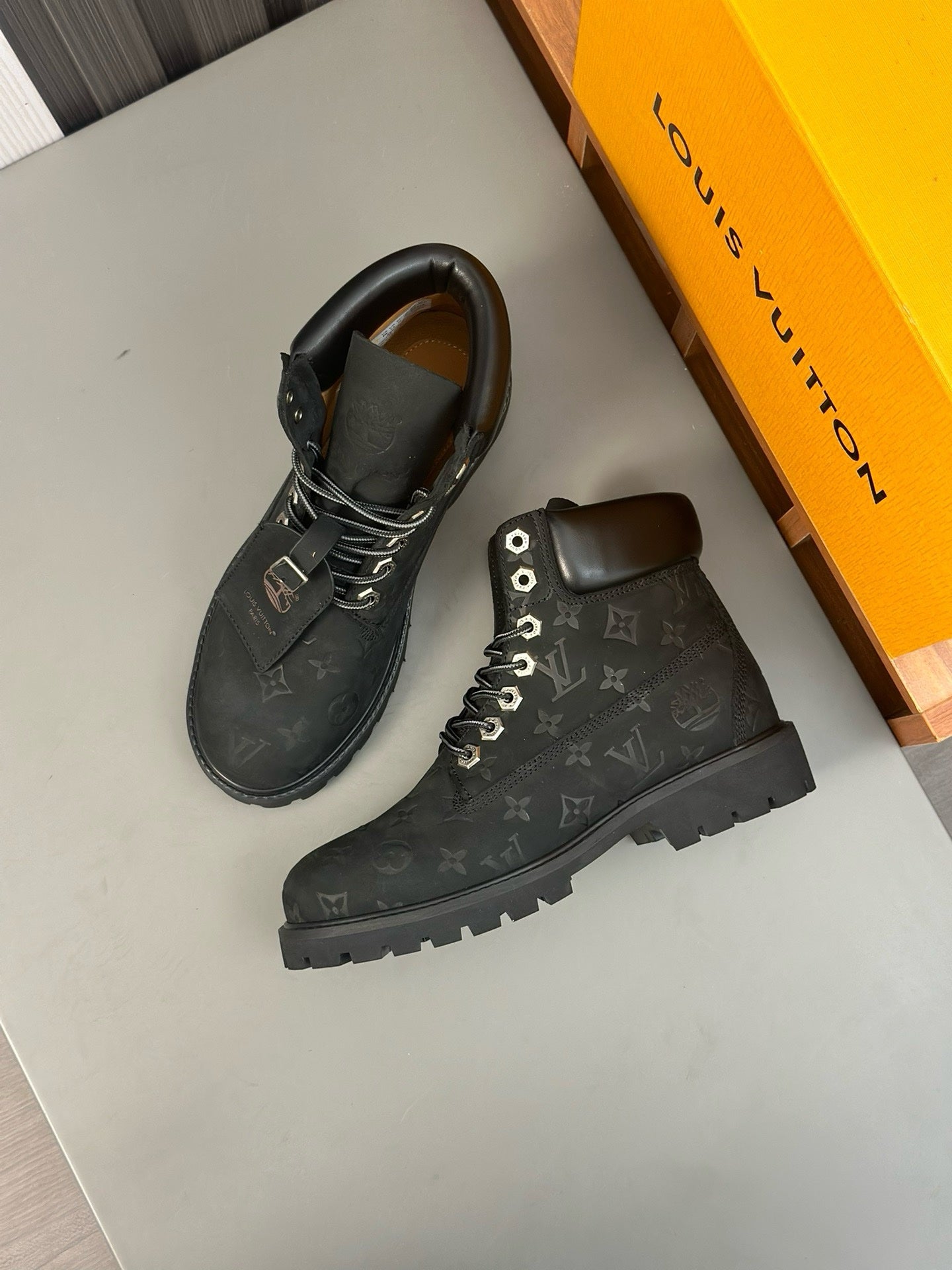LOUIS VUITTON X TIMBERLAND