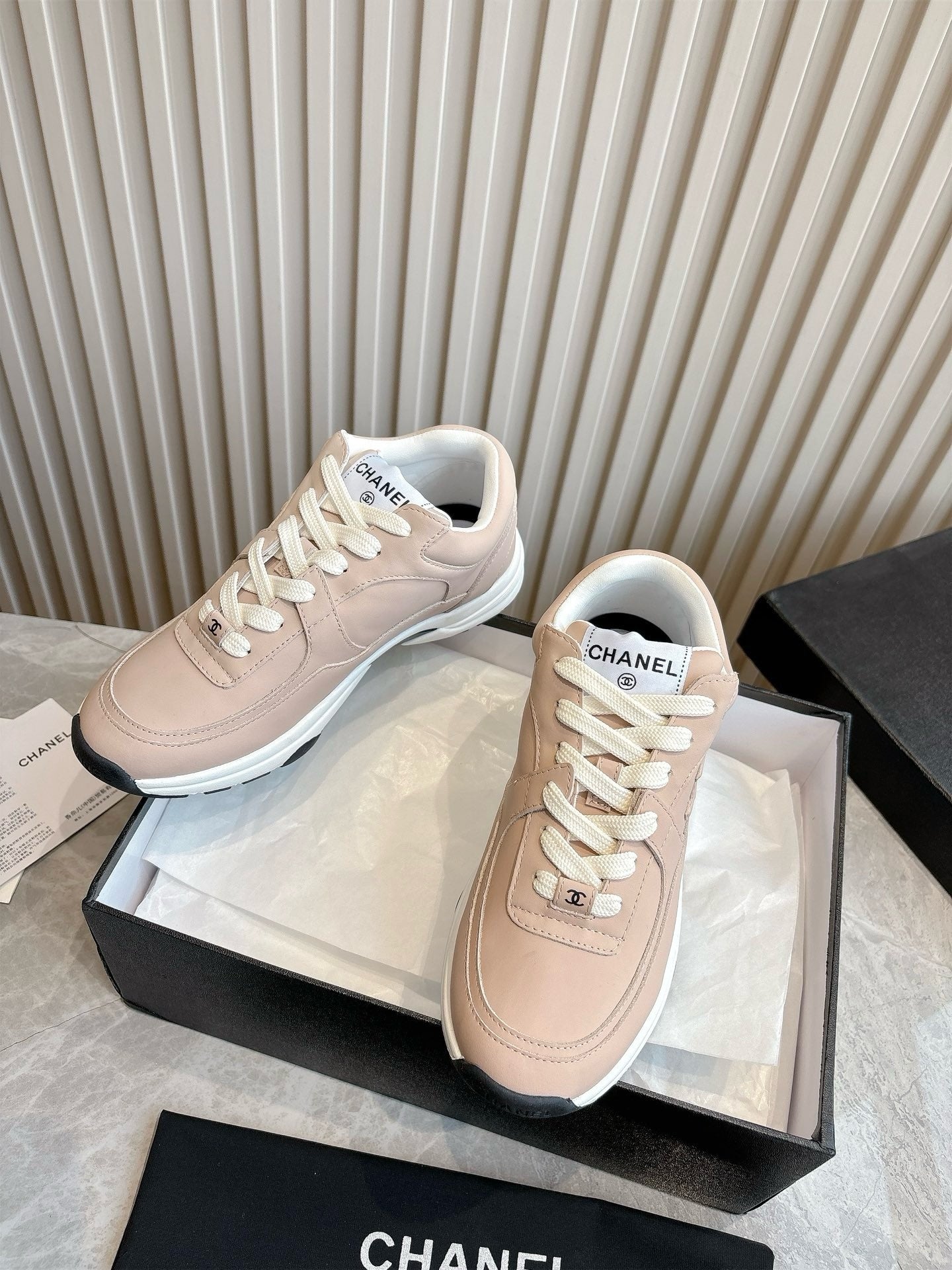 Sneakers Chanel Suede Femme Beige