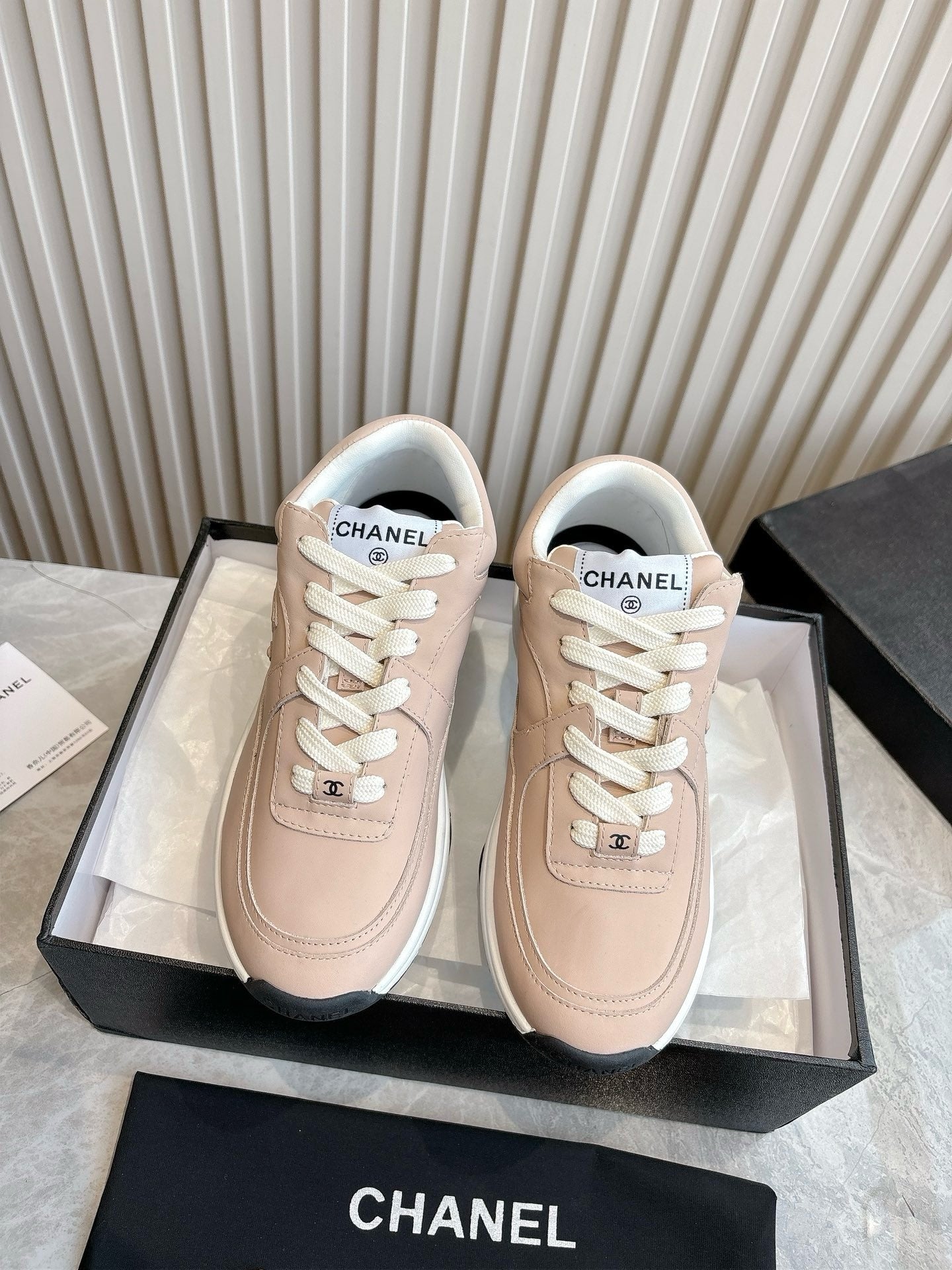 Sneakers Chanel Suede Femme Beige