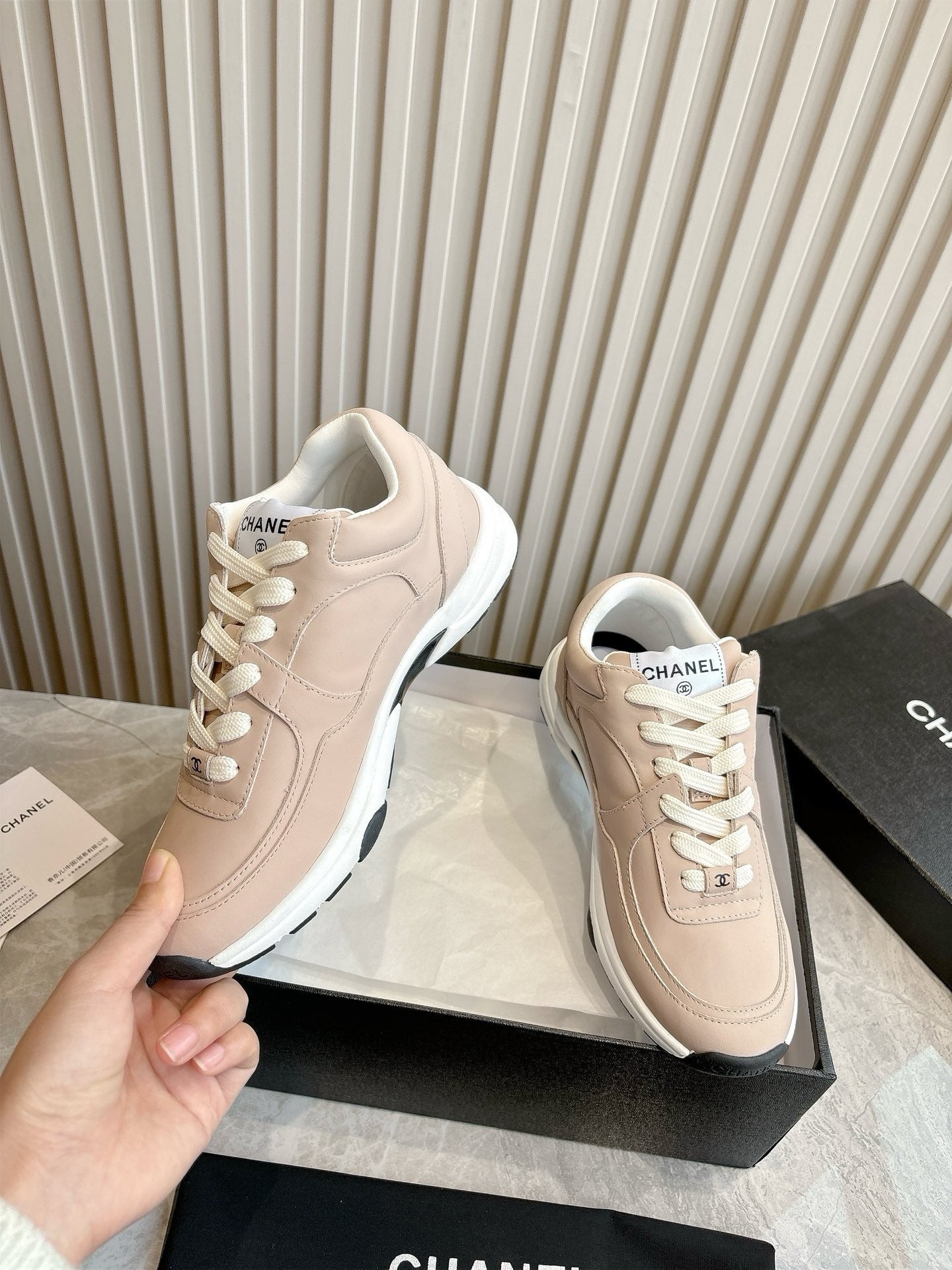 Sneakers Chanel Suede Femme Beige