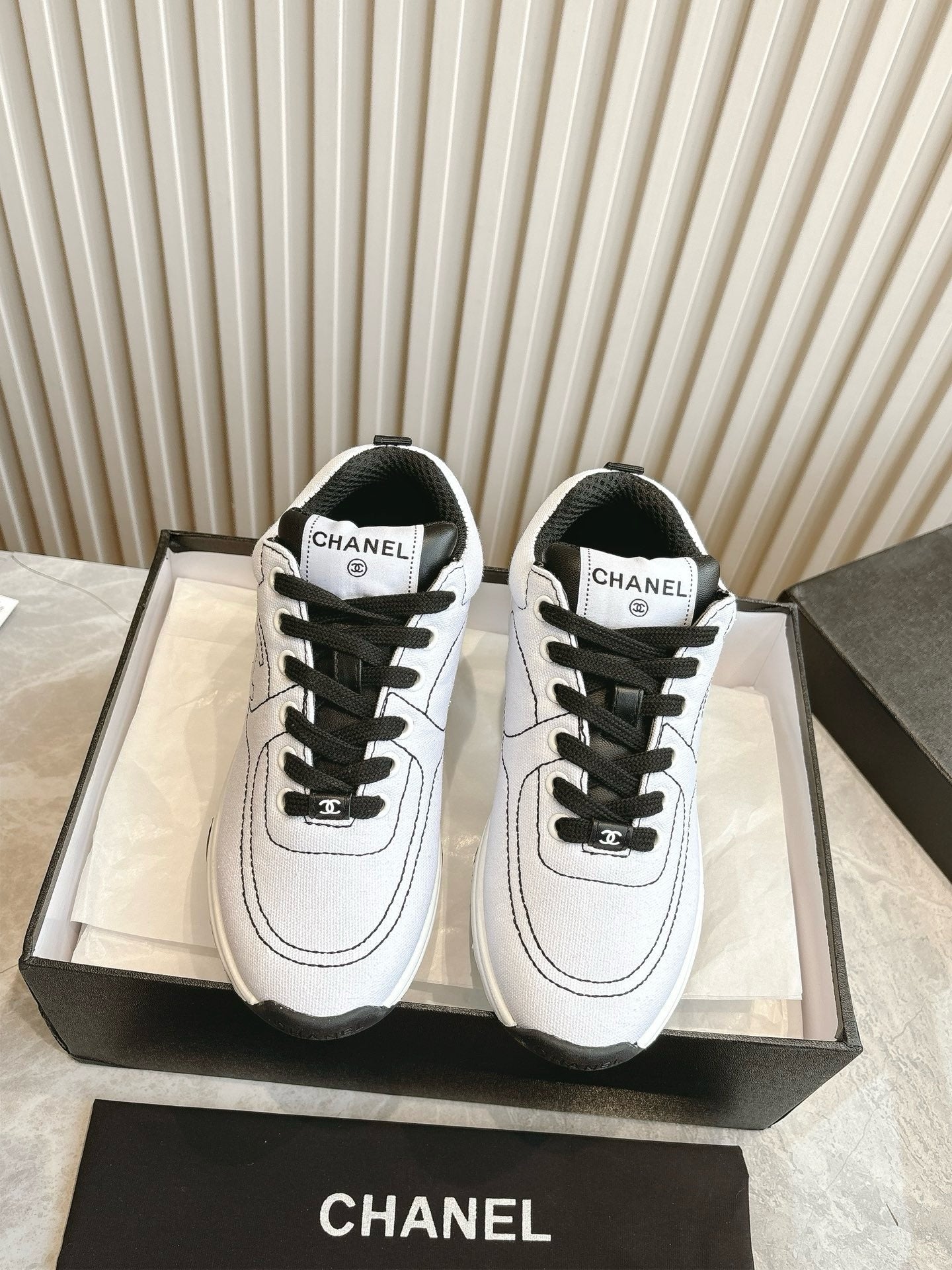 Sneakers Chanel Suede Femme