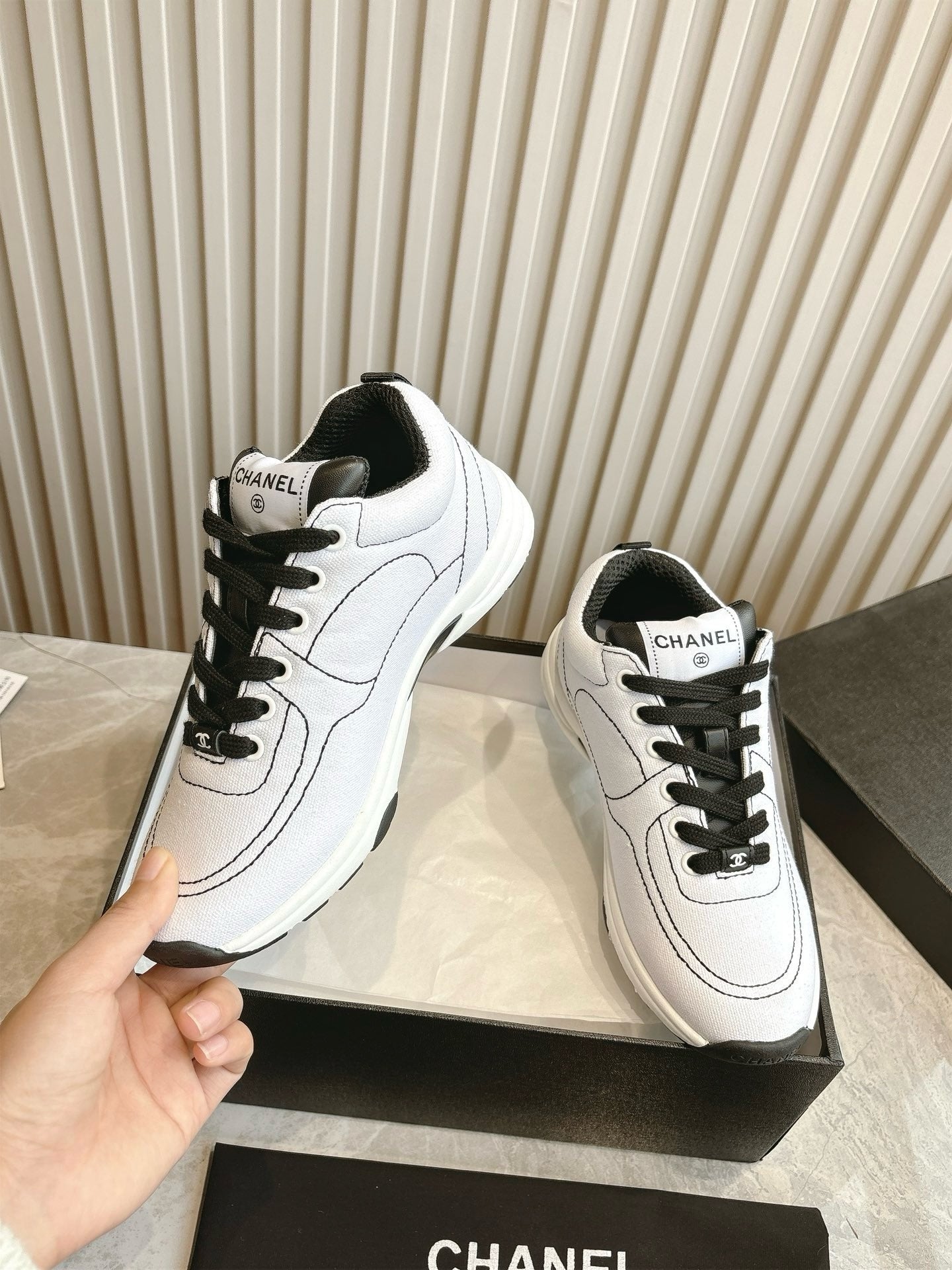 Sneakers Chanel Suede Femme