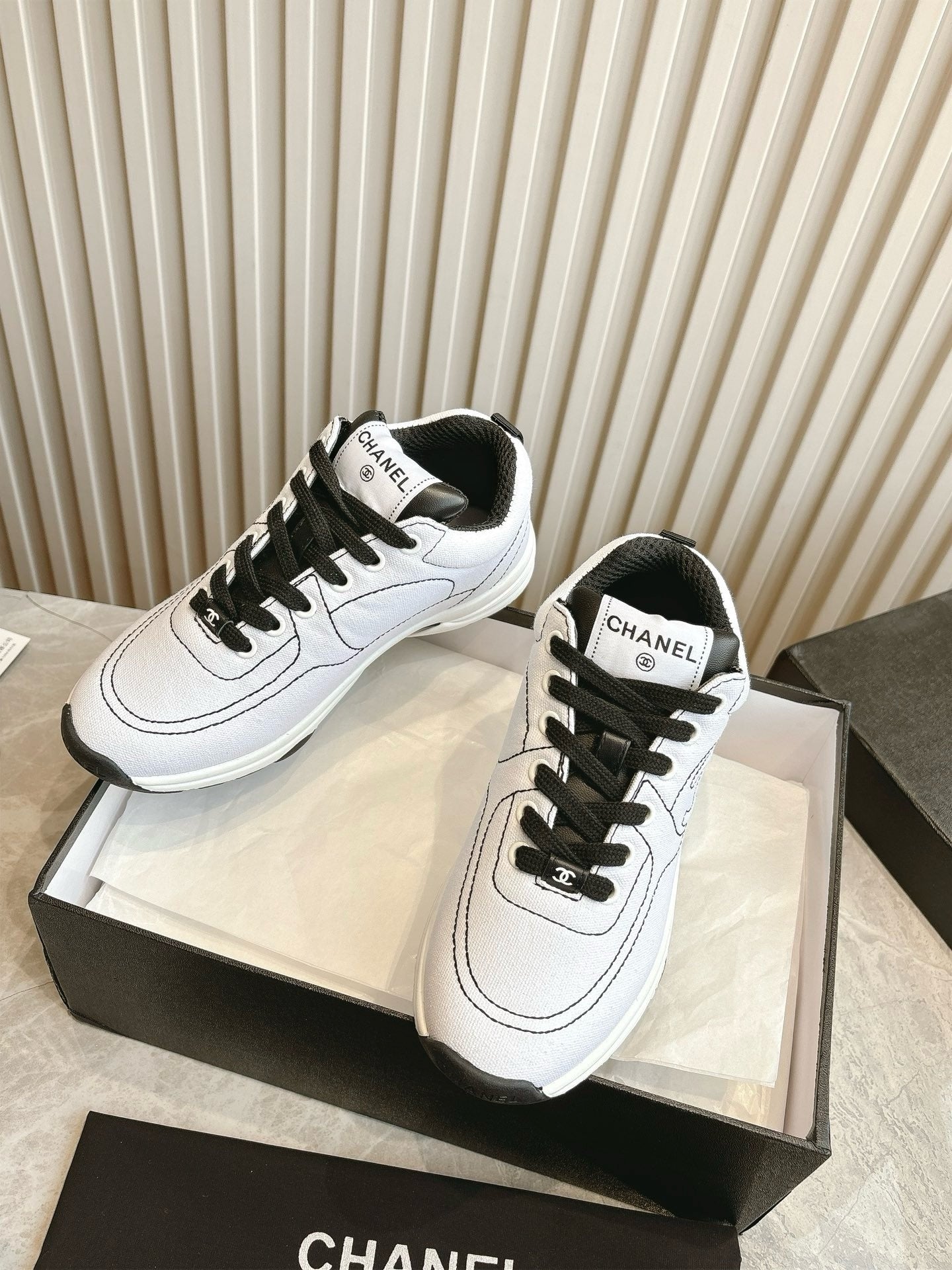 Sneakers Chanel Suede Femme